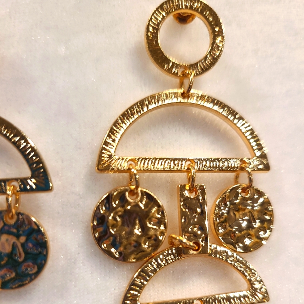 Gold dangle style post earrings - Picture 4 of 4